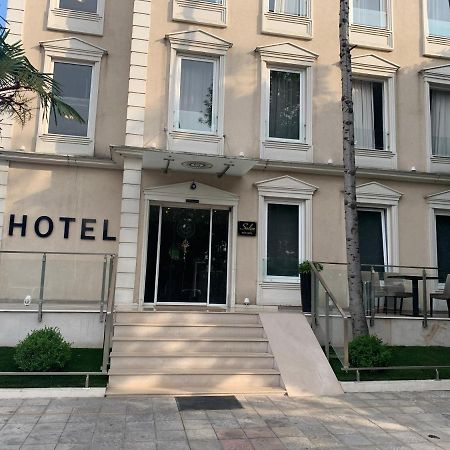 Soleo Hotel Тирана Екстер'єр фото