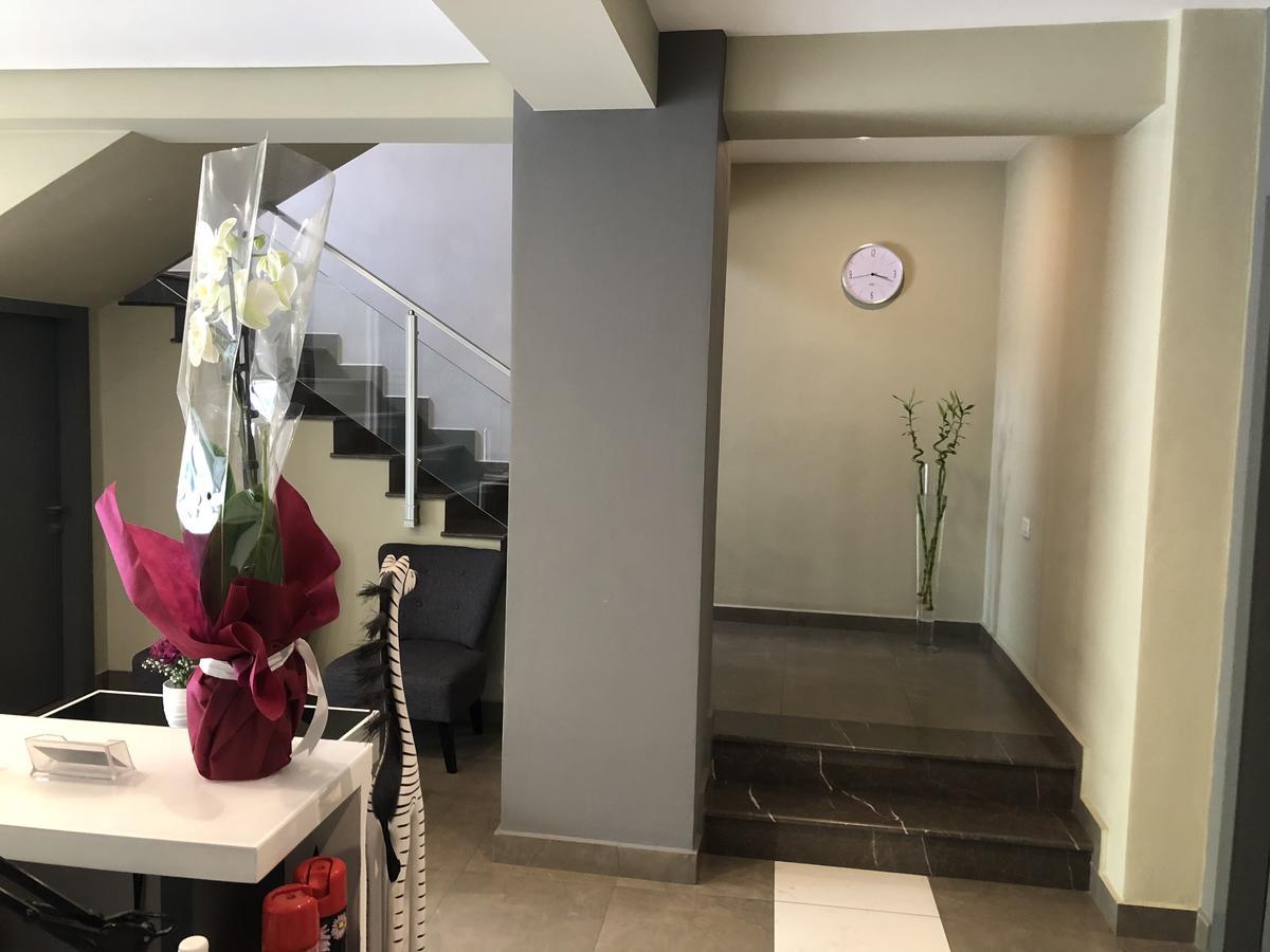 Soleo Hotel Тирана Екстер'єр фото