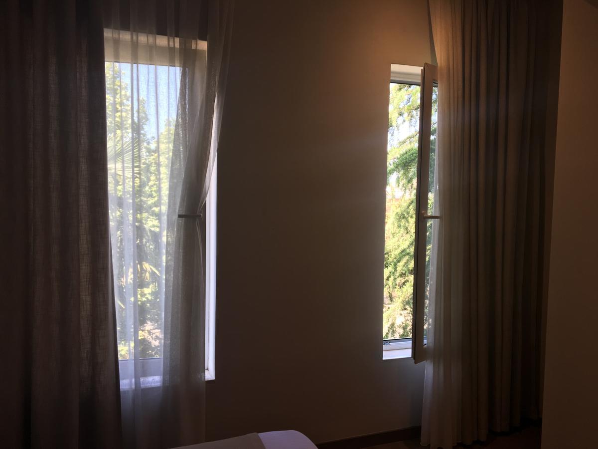 Soleo Hotel Тирана Екстер'єр фото