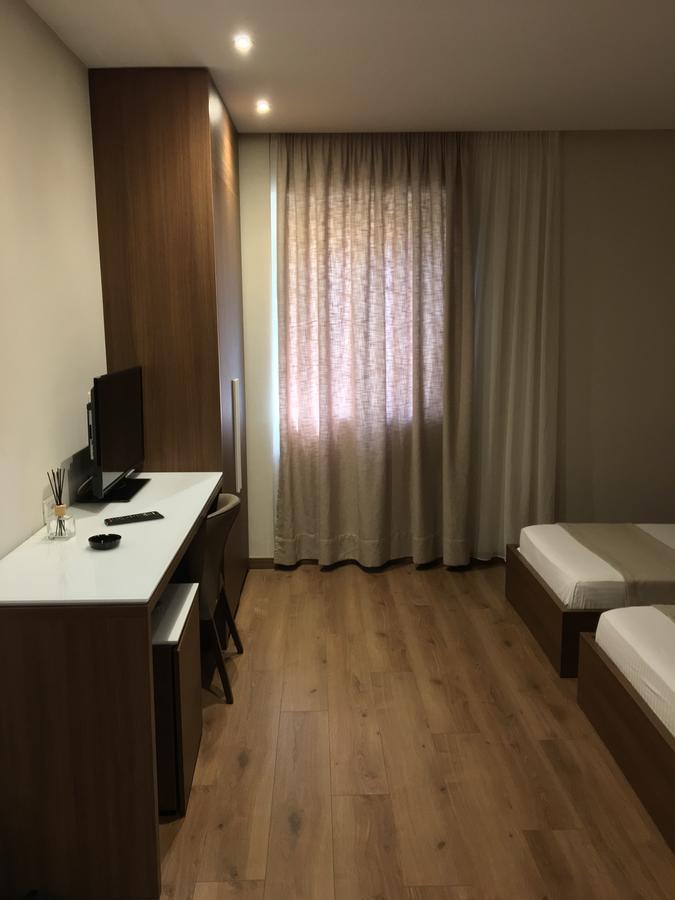 Soleo Hotel Тирана Екстер'єр фото