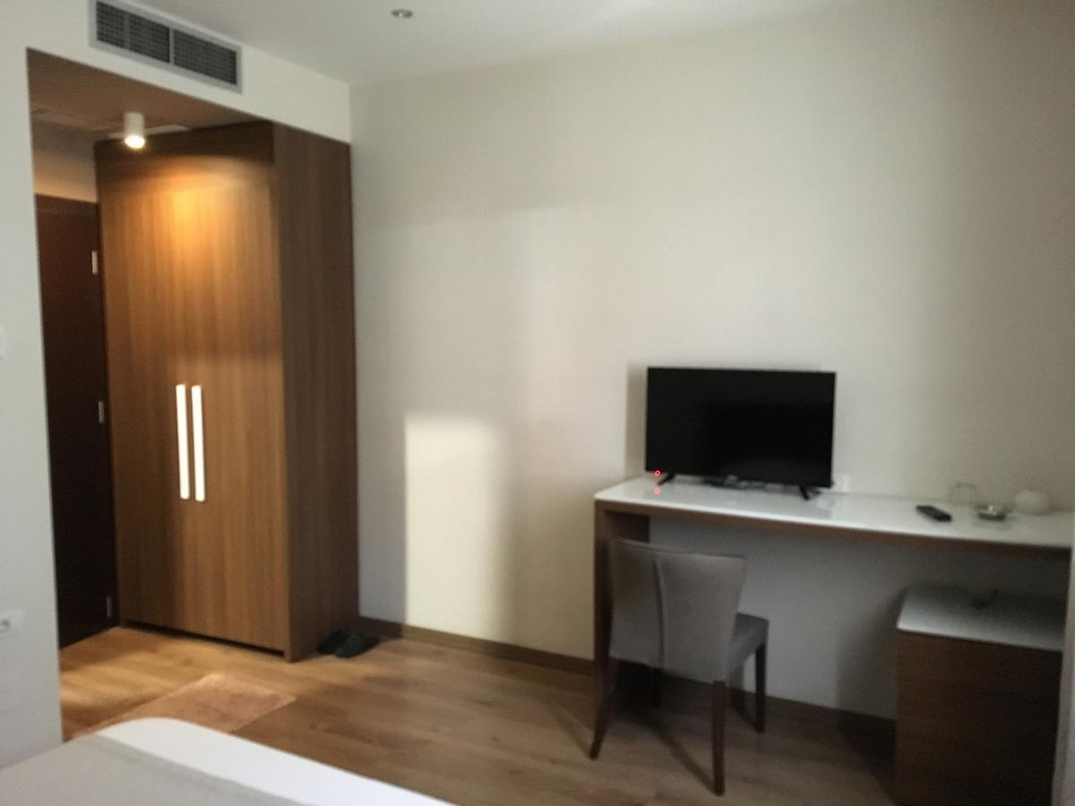 Soleo Hotel Тирана Екстер'єр фото
