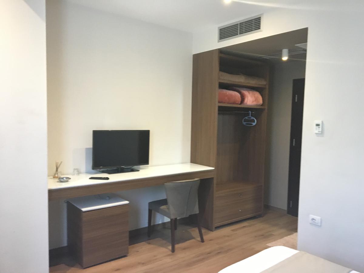 Soleo Hotel Тирана Екстер'єр фото