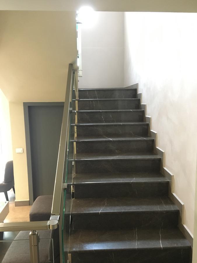 Soleo Hotel Тирана Екстер'єр фото